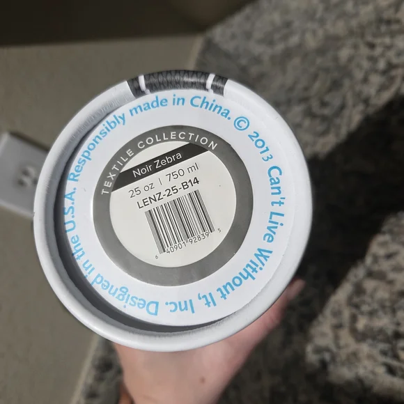 NWT Swell Noir Zebra Insulated Cold & Hot Bottle, 25oz / 750ml - Picture 3 of 4